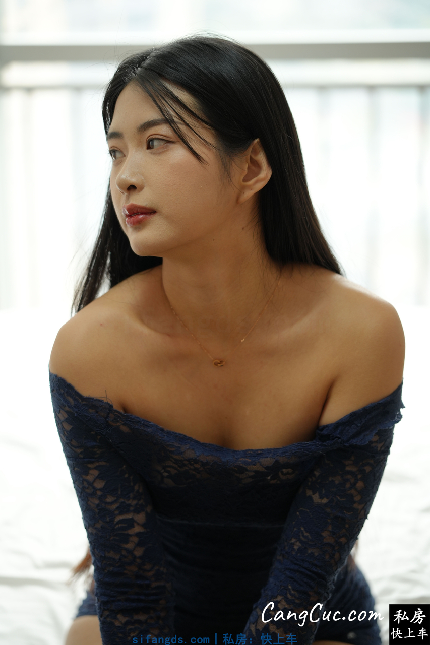 [Private Photoshoot] 芯芯 – 紧身裙包裹着的极品御姐 全尺度私拍